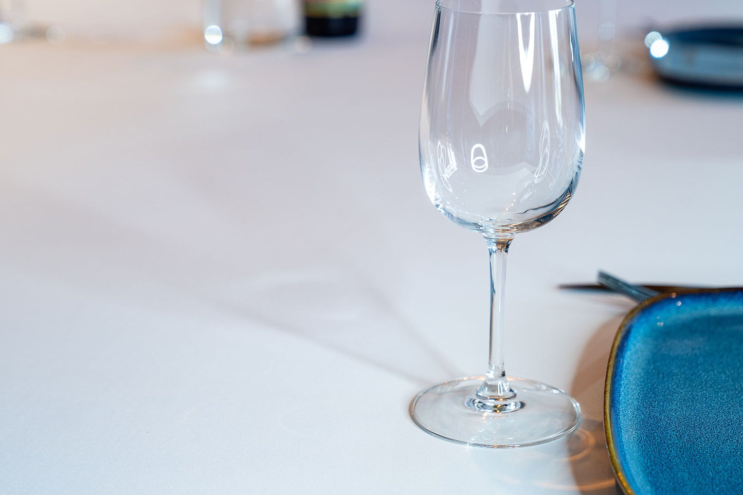 RevĂȘtement adhĂ©sif Cover Styl blanc ultra pur, finition lisse, format extra large pour murs et mobilier