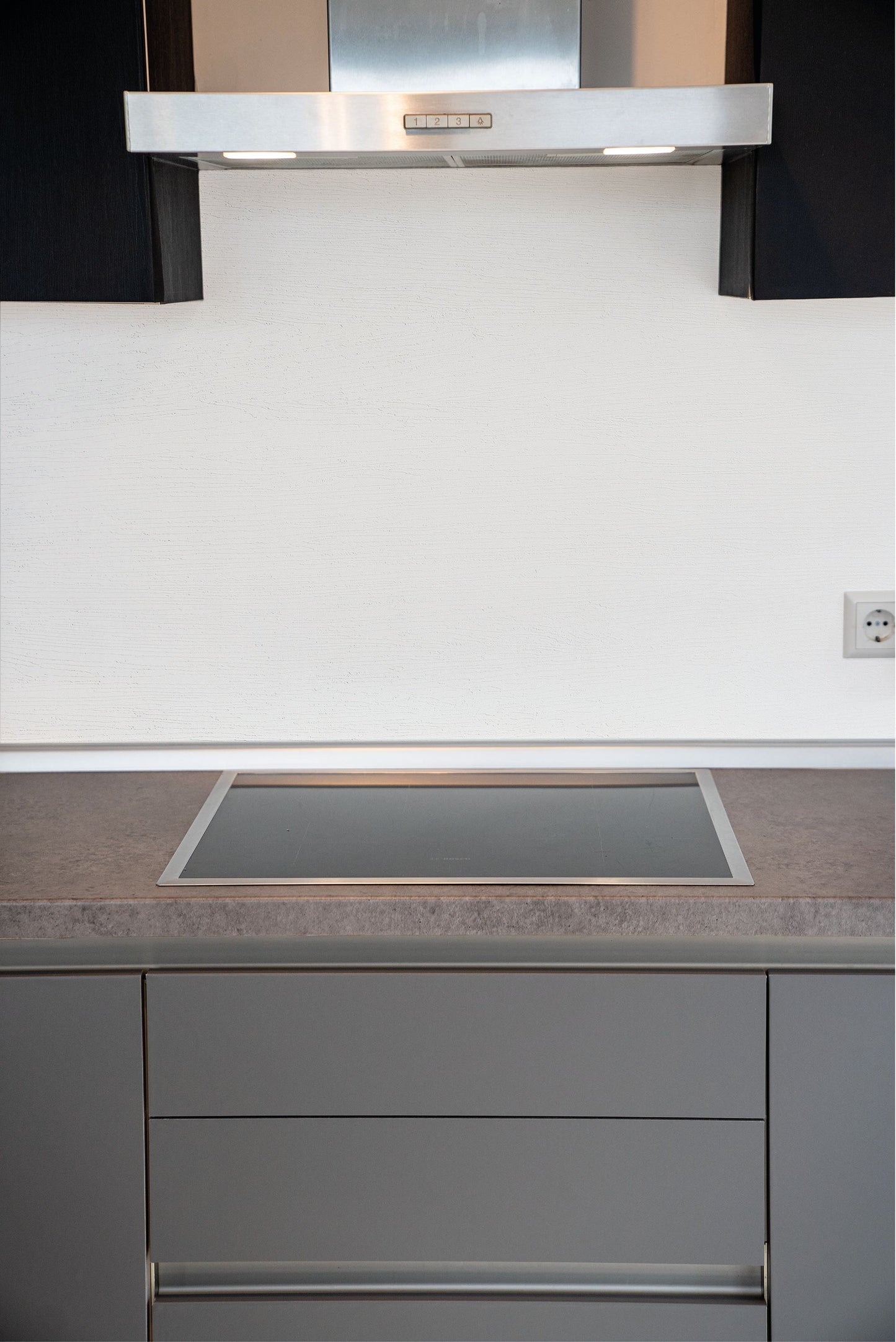 Revêtement Cover Styl sans PVC blanc profond, surface lisse et hautement couvrante