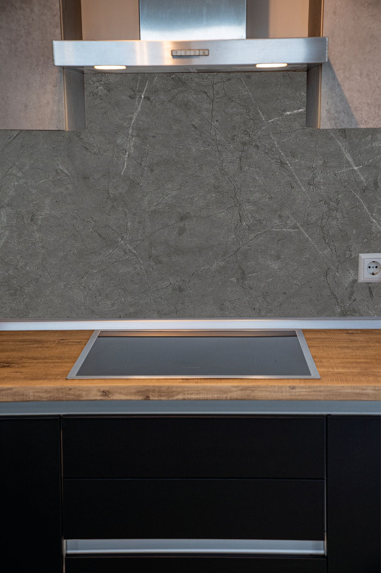 Film adhésif Cover Styl sans PVC, effet bois chêne champêtre, teinte chaleureuse et réaliste