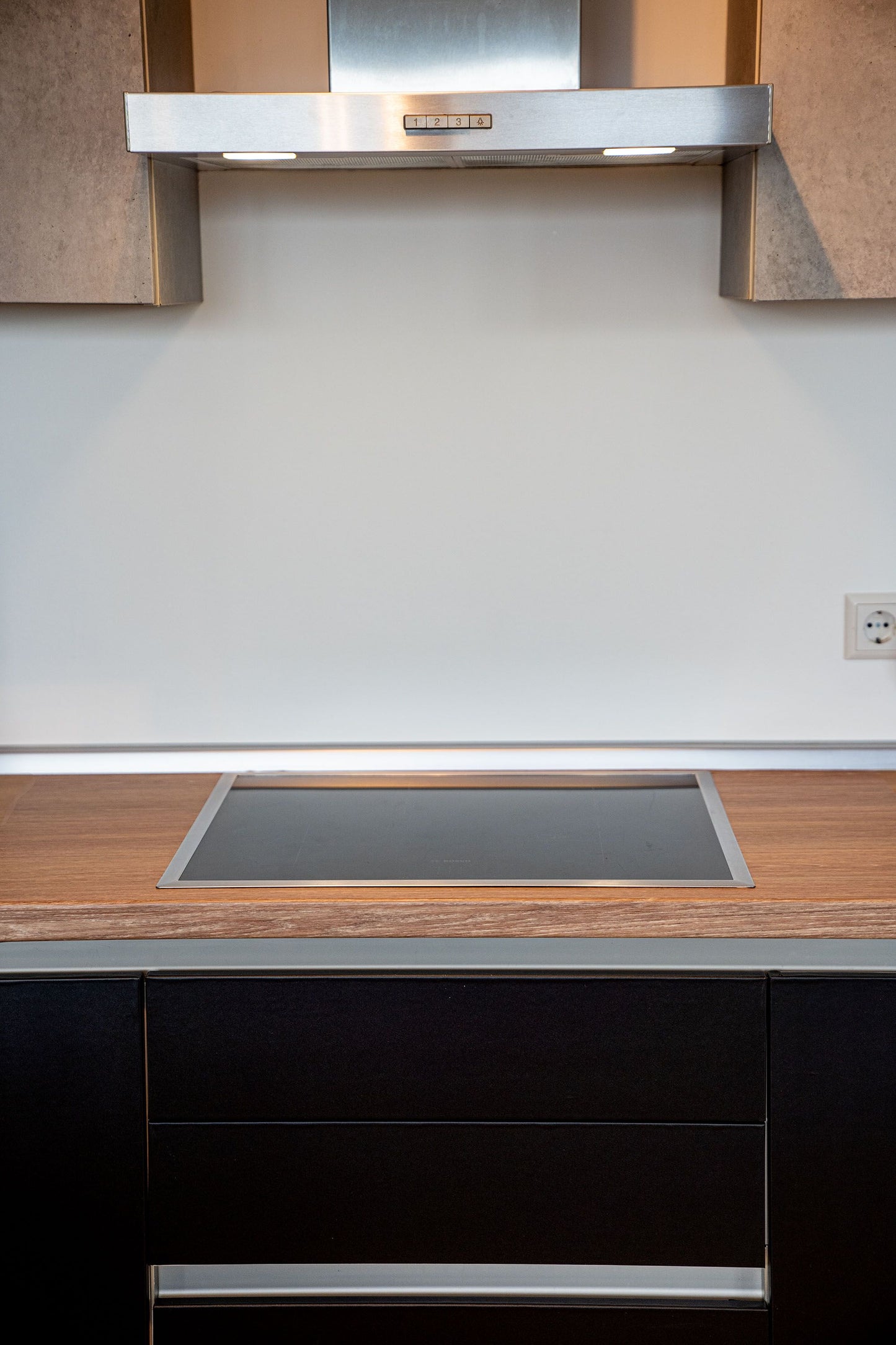 Revêtement Cover Styl sans PVC noir mat, surface douce et élégante