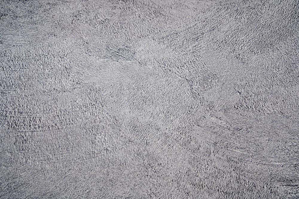 Film adhésif décoratif effet béton ciré brut foncé texturé Cover Styl NE26 pour rénovation meuble mur et cuisine