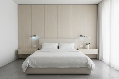 Film adhésif imitation bois Cover Styl CT74 chêne blanc classique posé sur meuble et mur de la chambre à coucher