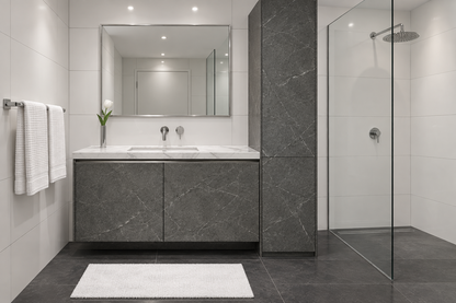 Film adhésif effet marbre Armani Gris Cover Styl NF97 posé sur meuble de salle de bain