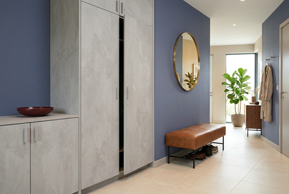 Film adhésif décoratif Cover Styl NK14 Microciment gris, décor ciment gris aux nuances douces et finition Standard mate pour meubles d'entrée.