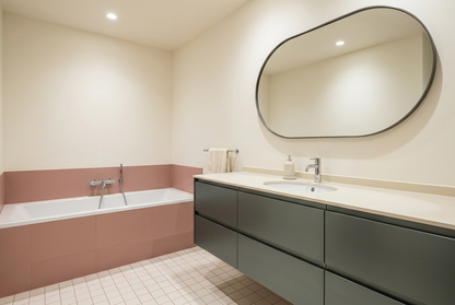 Film adhésif décoratif Cover Styl NK29 Suede Green, couleur verte, décor effet acier brossé, finition Standard et effet de surface Métallisé pour meubles de salle de bain.