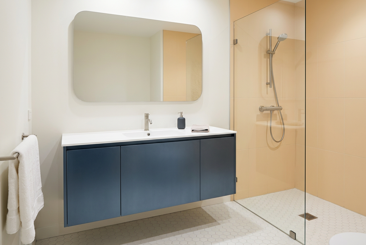 Film adhésif décoratif Cover Styl NK30 Suede Blue, couleur bleu profond, décor effet acier brossé, finition Standard et effet de surface Métallisé pour meuble de salle de bain.