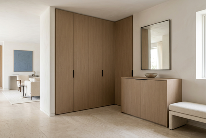 Film adhésif décoratif Cover Styl NK50 Silt Oak chêne beige brun, veinage longitudinal et finition Prestige mate pour meubles de salon