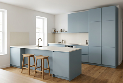 Film adhésif décoratif Cover Styl NL14 Celestial bleu grisé, finition Premium à effet soie pour façades de cuisine.
