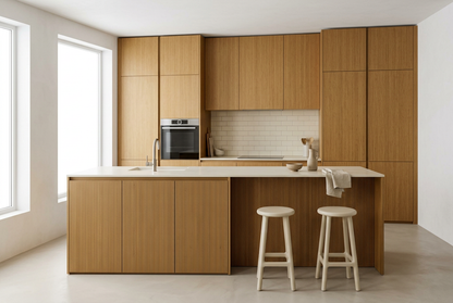 Film adhésif décoratif Cover Styl NL32 Slim Gold, décor bois brun doré à fines lignes longitudinales et finition Prestige mate pour meubles et façades de cuisine
