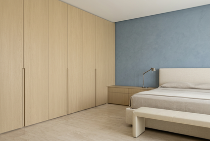Film adhésif décoratif Cover Styl NL52 Barley Oak, décor chêne clair et finition Prestige mate pour meubles de chambre à coucher