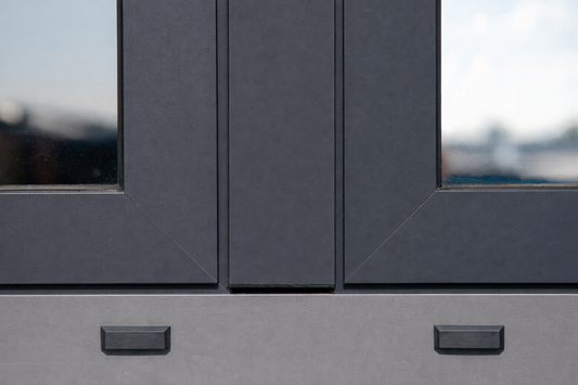 Film adhésif décoratif extérieur couleur gris anthracite intense Ultimatt Essentiel Cover Styl EXT-Z12 pour rénovation de façade, porte extérieure et mobilier outdoor