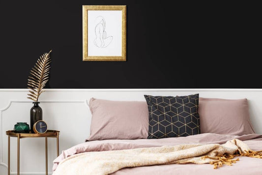 Film adhésif décoratif Cover Styl K1 noir mat posé sur meuble et mur de la chambre