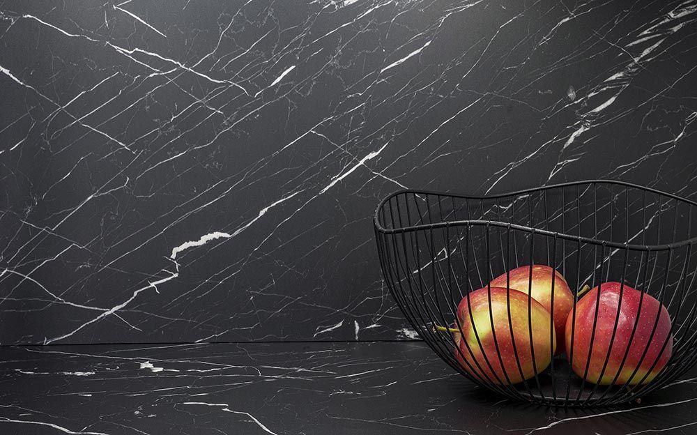 Film adhésif décoratif effet marbre grigio marquina Cover Styl MK14 pour rénovation meuble et surface
