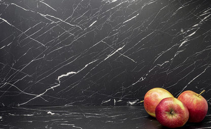 Film adhésif décoratif effet marbre grigio marquina Cover Styl MK14 pour rénovation meuble et surface
