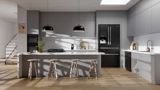 Film adhésif décoratif effet métal brossé argent dur texturé Cover Styl Q2 pour rénovation de cuisine, meuble, mur et salle de bain.