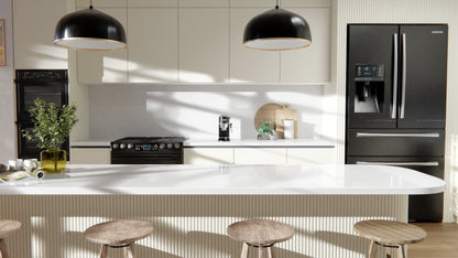 Film adhésif décoratif Cover Styl NH02 blanc poudré posé sur meuble de cuisine