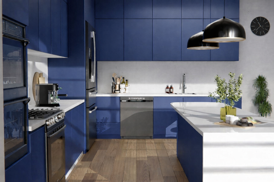 Film adhésif décoratif Cover Styl RM23 bleu royal posé sur meuble et façades de cuisine