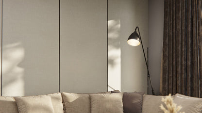 Film adhésif décoratif effet textile métallisé argent et brun ligné Cover Styl NE37 pour rénovation de cuisine, meuble, mur et salle de bain.
